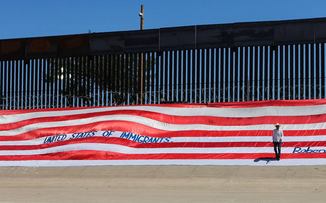 Migrante zacatecano coloca bandera en muro fronterizo con EU - Noticias  Locales, Policiacas, sobre México y el Mundo | El Sol de Zacatecas |  Zacatecas